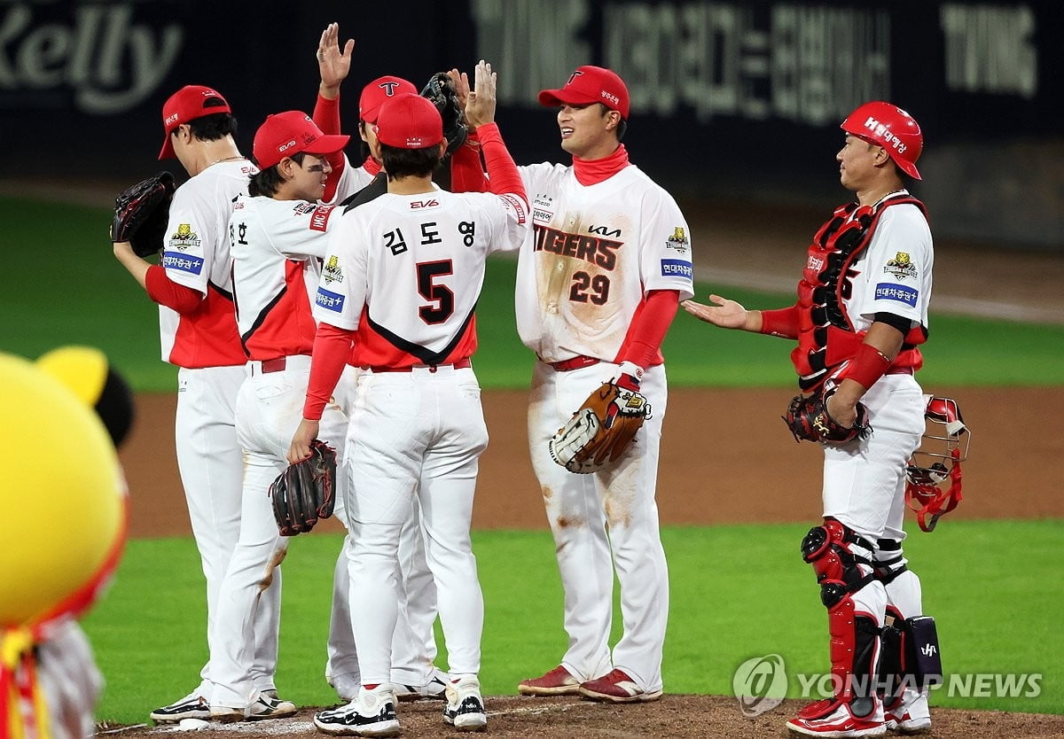 新疆106-104战胜江苏，来看赛后刘炜、艾孜买提与易立说了什么？