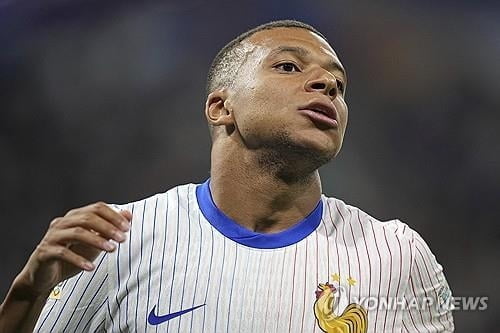 VAR介入判定有效！迪巴拉梅开二度，罗马3-0领先帕尔马