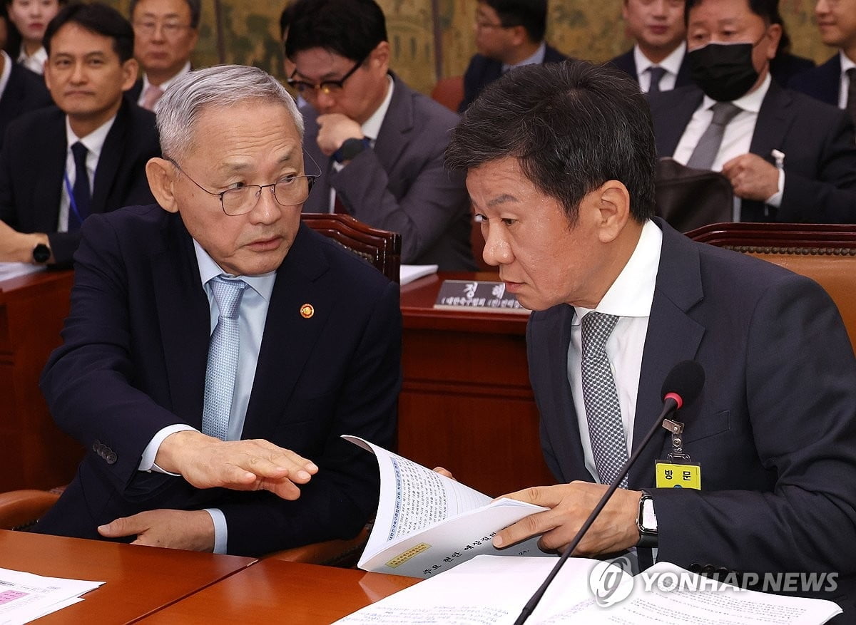 终于命中！文班底角顶投三分命中，打开圣诞大战三分账户