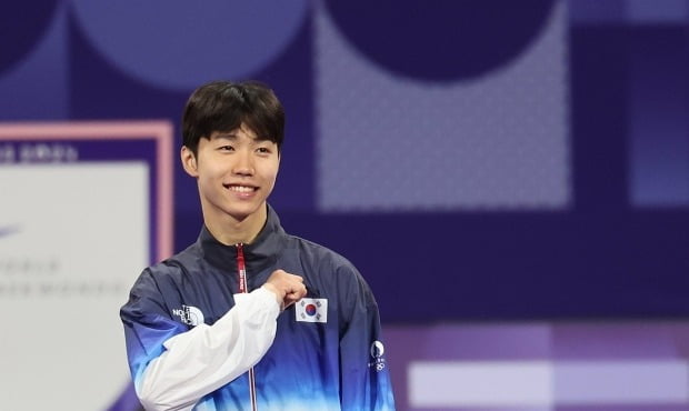 埃弗顿vs伯恩茅斯球员评分：西尼斯特拉8.3分，科尔克兹6.3分