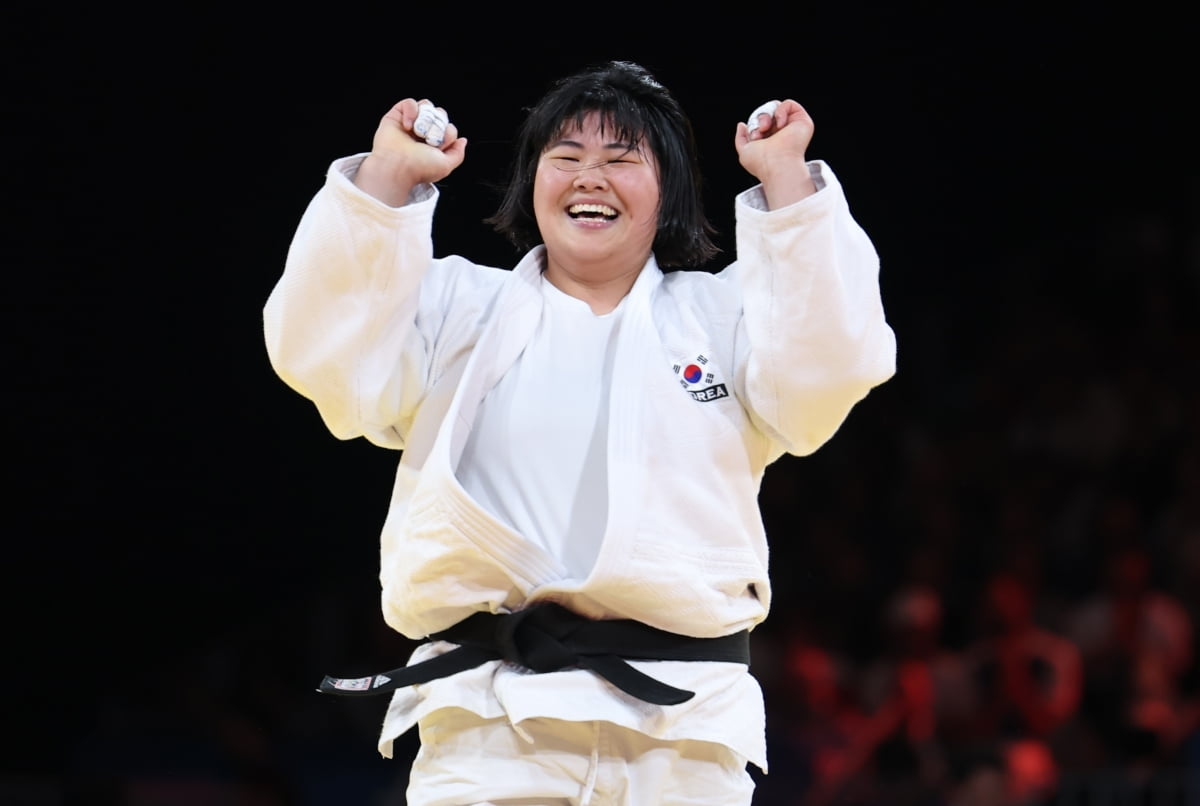 碾压大胜！哈登43+7+4，祖巴茨11中9，新纪录诞生，西部第五易主