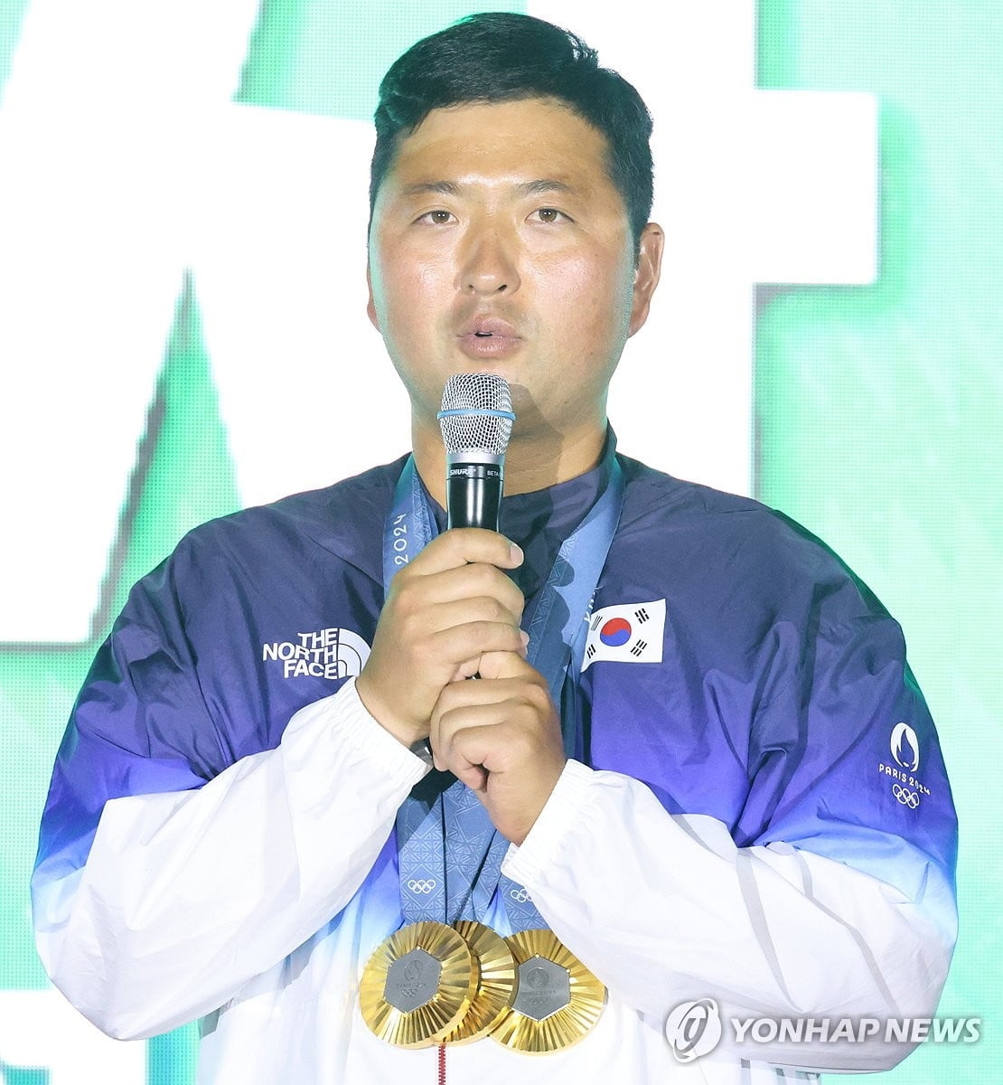 西媒：拉菲尼亚和卡萨多缺席巴萨今日合练，在健身房训练