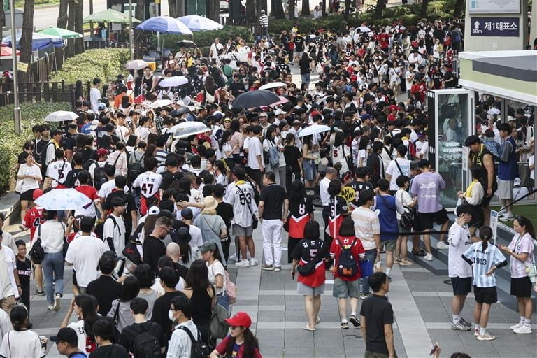英媒：凯塔拒登大巴事件惹怒俱乐部 不莱梅已勒令他离开