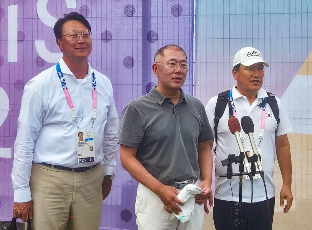 跟队记者：埃默松脚踝受伤缺席训练，卡拉布里亚可能首发