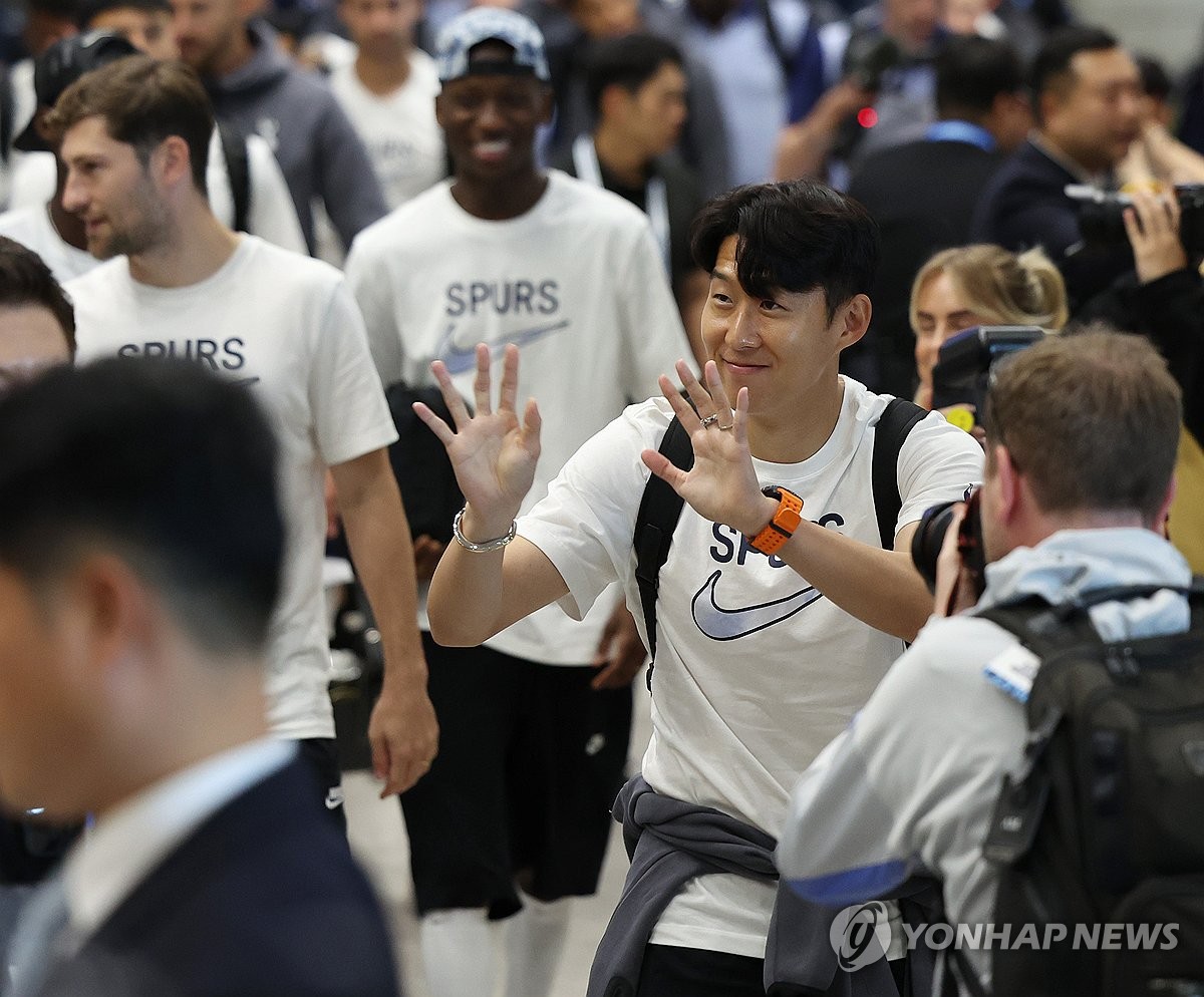 澳超战报：乌希姆1射2传、库查尔斯基补时进球被吹，悉尼FC4-2西悉尼流浪者