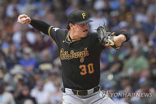 太阳报：C罗出席抽签仪式时佩戴首饰总值600万镑 胸针380万镑