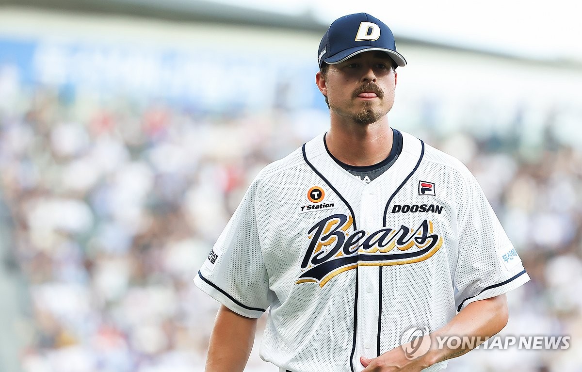 “城”霸四连！曼城官方发布球队英超四连冠纪录片预告