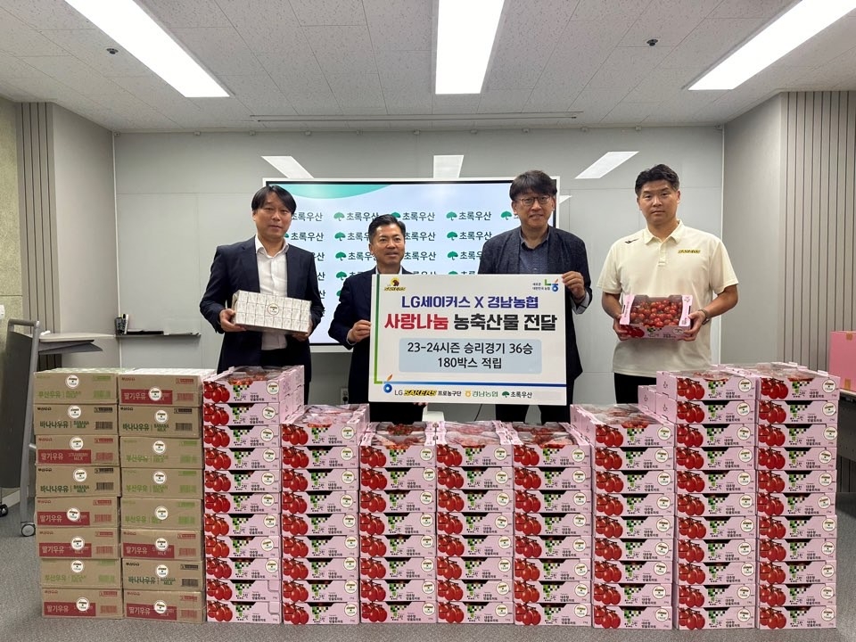 阿德里亚诺在巴西举办告别赛，罗马里奥、马特拉齐等人参加