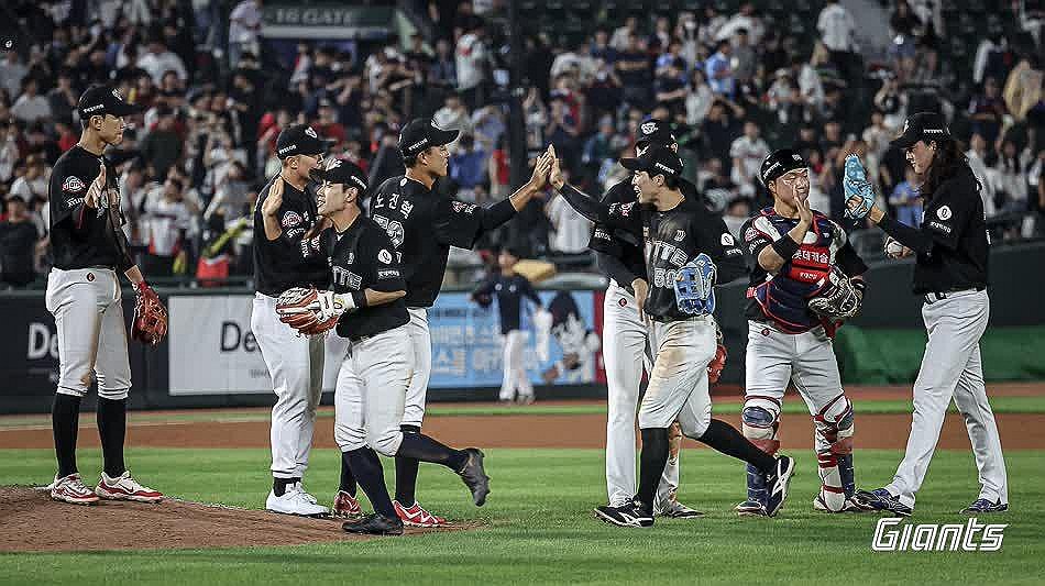 新疆106-104战胜江苏，来看赛后刘炜、艾孜买提与易立说了什么？