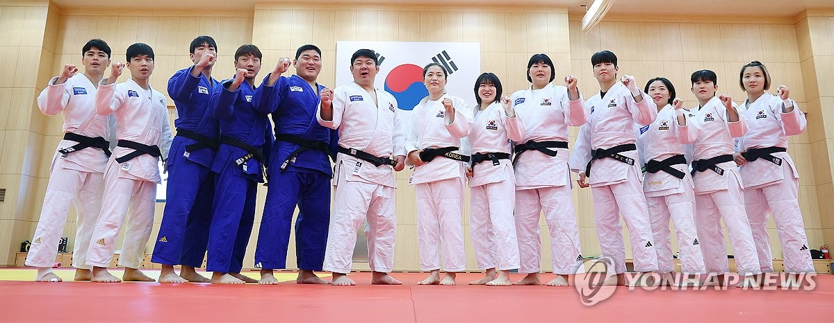 人气十足！被交易后首次重回辽宁 郭艾伦领取总冠军戒指