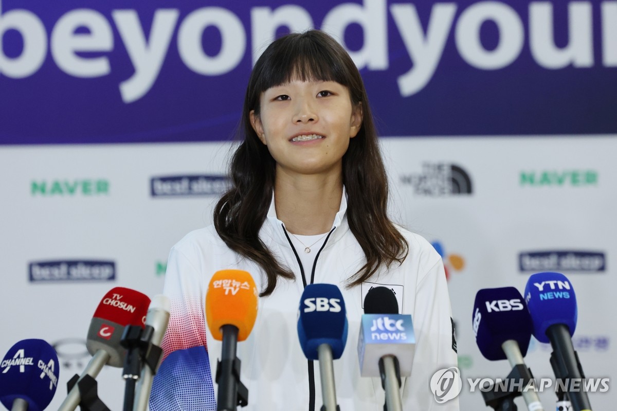 皇马官方：罗德里戈左腿前直肌受伤 巴斯克斯左腿内收肌受伤