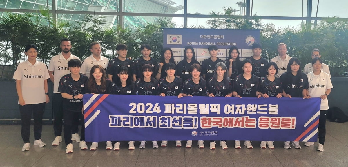 大逆转！杜兰特30+8+4+4，浓眉24中12，新纪录诞生，西部第一易主