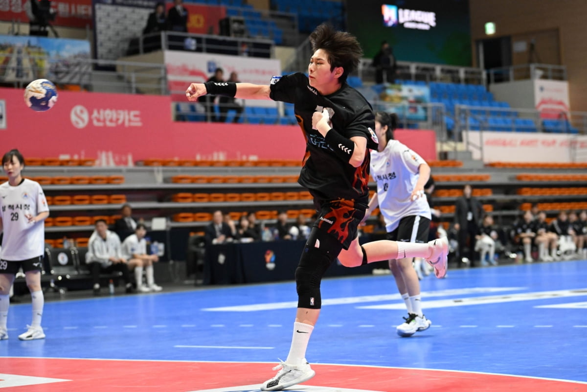 勒沃库森vs法兰克福：扎卡、弗林蓬首发，维尔茨替补