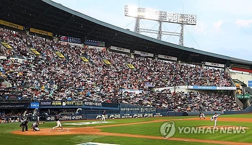 差别巨大！广厦半场三分23投11中 新疆前10投0中&半场14中3